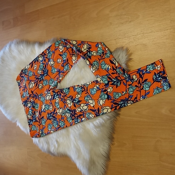 LulaRoe Rose 🌹 Printed Leggings- T&C-#1557+ - Picture 8 of 10